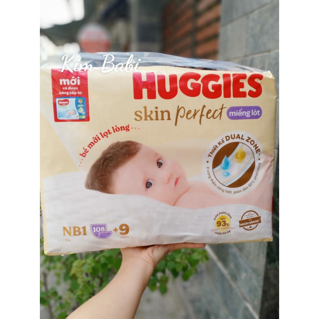 Miếng lót sơ sinh Huggies NB1 108 miếng+6 miếng có thể dùng thay BVS