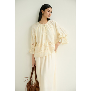 set áo kèm chân váy vải hoa thêu nổi Kane Set