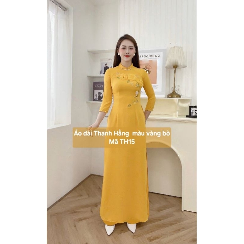 Áo dài màu vàng đính hoa hồng cùng màu áo, vải Lụa Mỹ cao cấp - Áo dài Thanh Hằng Mã TH15