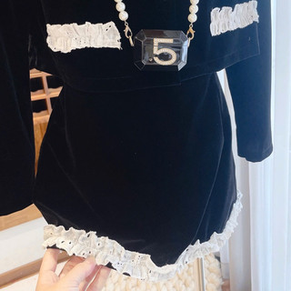 SET ÁO CROPTOP CỔ SEN PHỐI NƠ TRẮNG SỌC KÈM CHÂN VÁY ĐEN (về thêm set viền xô ren)