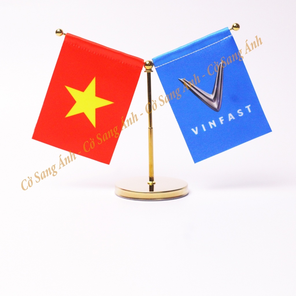 Bộ cờ để taplo xe oto Loại cắm 2 cờ Việt Nam và cờ Logo Vinfast