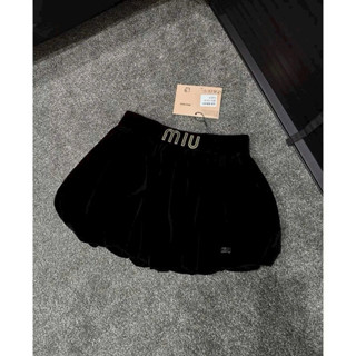 (31) Chân váy đùi bí ngô bồng bềnh đính Logo chữ Miu cực sang trọng cạp chun