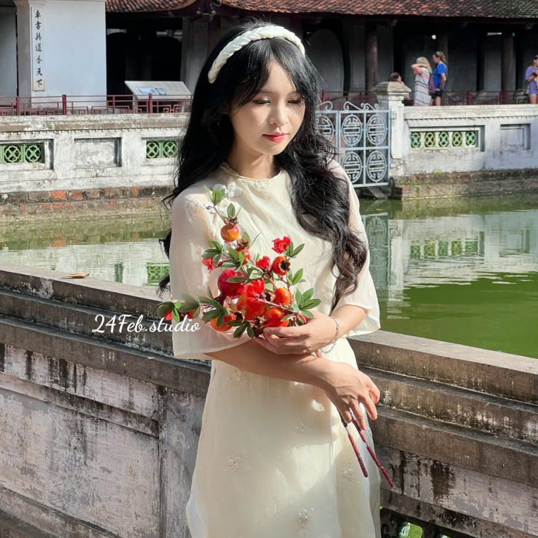 Set áo dài cách tân nữ 4 tà vải tơ thêu cổ tết tròn đính nơ hoa kèm quần lụa và bờm 24Febstudio AD05 | BigBuy360 - bigbuy360.vn