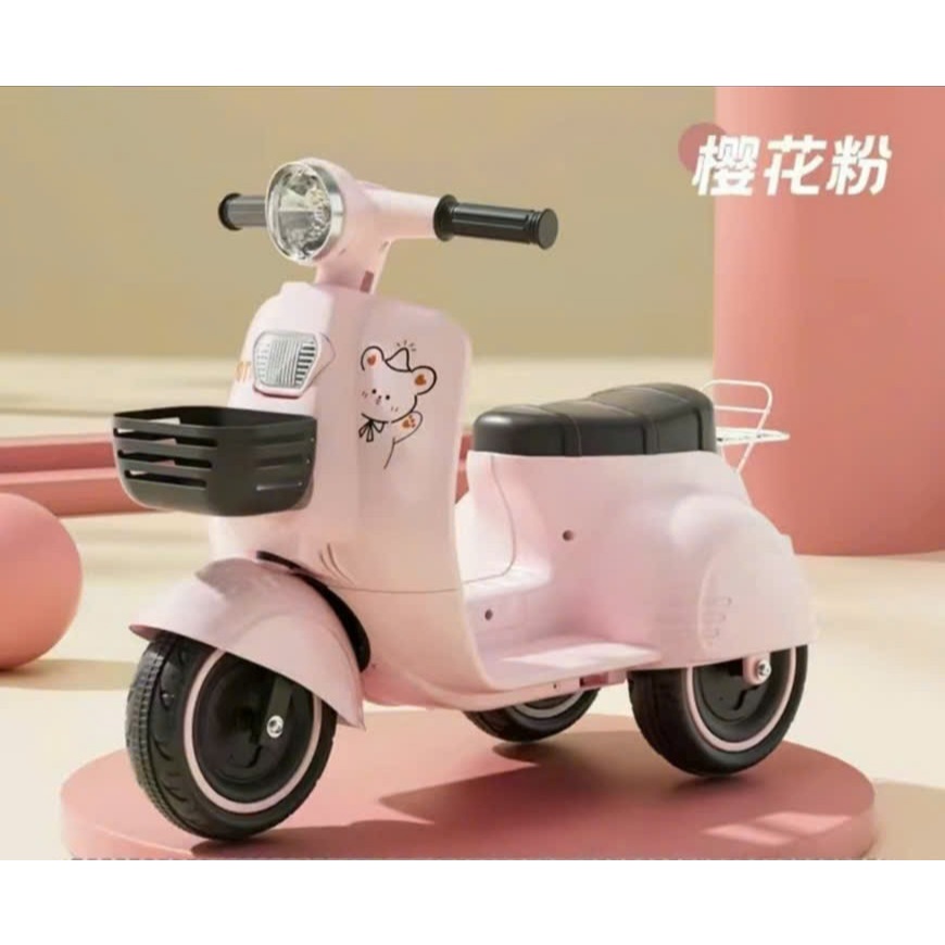 Xe Vespa, xe điện cho bé mã 3289 loại nhỏ có kèm sạc, bình 6v Hulk.Kids