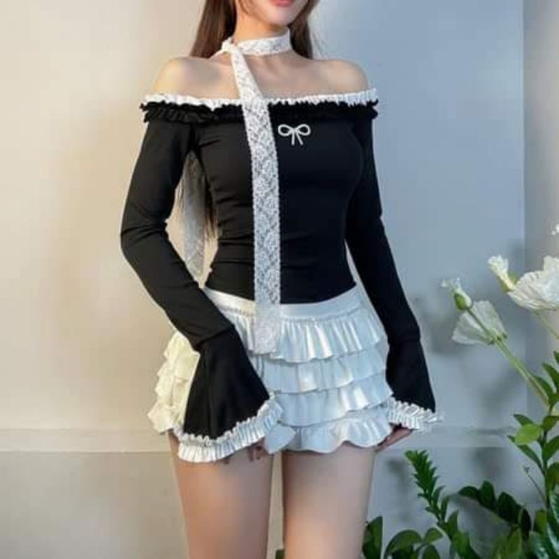 Áo thun trễ vai phối bèo tay dài ống loe kèm dây ren