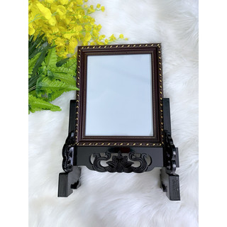 Khung hình và chân khung để bàn thờ