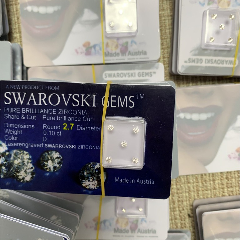 Đá đính răng Vỉ Úc 5 viên chân nhọn và chân bằng