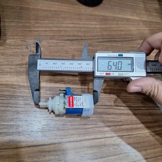 Bơm nhỏ bàn là hơi nước ; bơm máy ủi quần áo