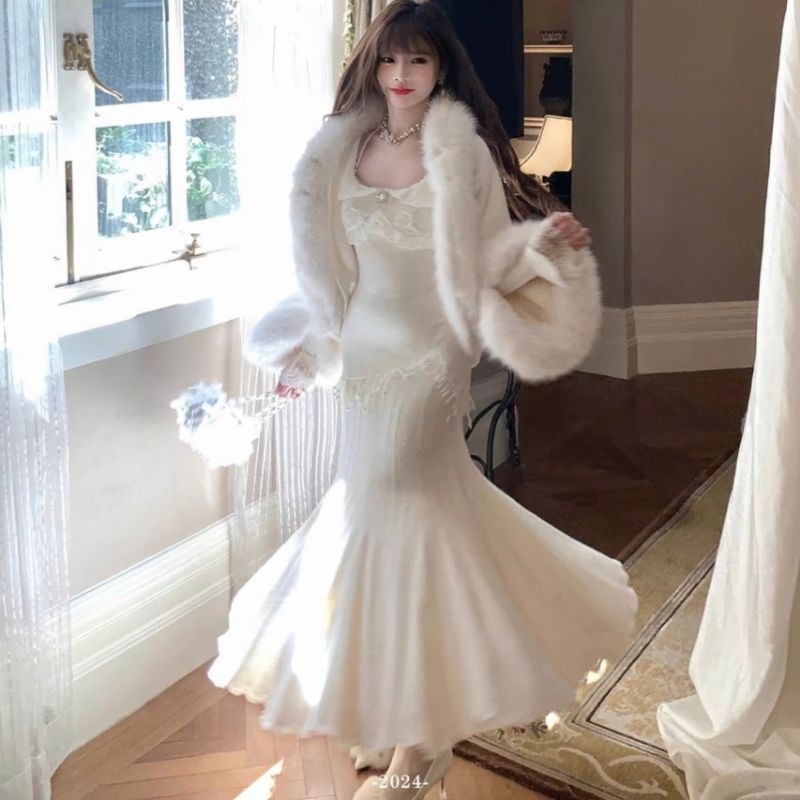 Đầm len tăm dệt kim trắng xòe đuôi cá dáng dài viền bèo đính đá và ngọc tua rua tiểu thư | BigBuy360 - bigbuy360.vn