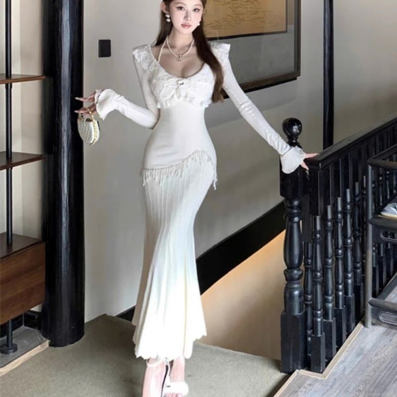 Đầm len tăm dệt kim trắng xòe đuôi cá dáng dài viền bèo đính đá và ngọc tua rua tiểu thư | BigBuy360 - bigbuy360.vn