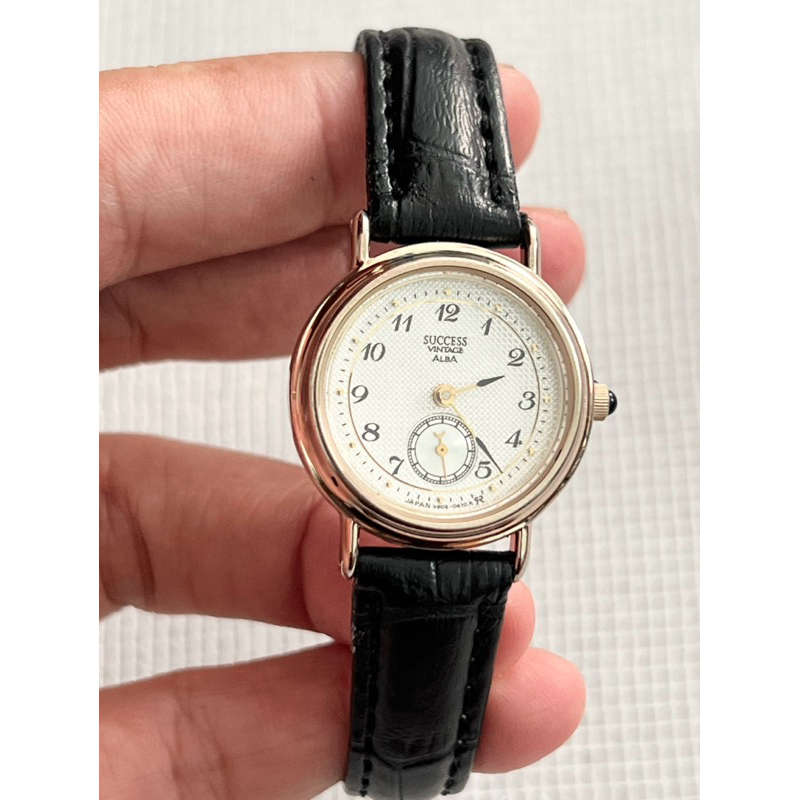 Đồng hồ nữ hiệu dây da nhỏ xinh máy pin 2hand - Seiko alba success kim rốn - size mặt 24mm, size tay