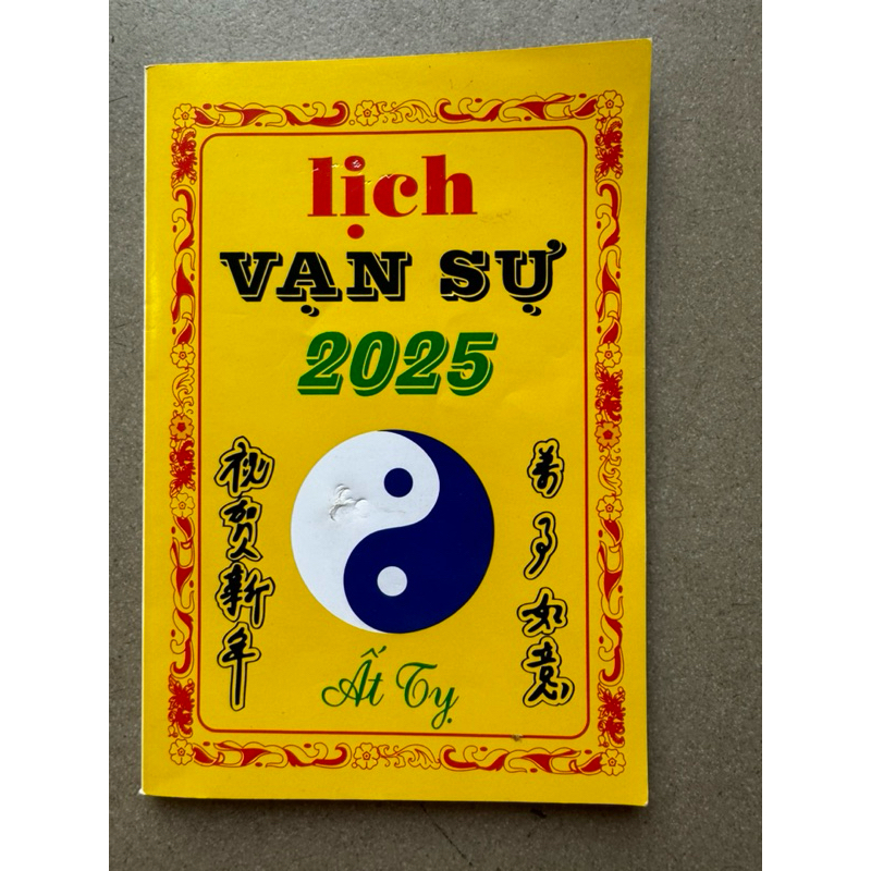 lịch vạn sự 2025 Ất tỵ giá bìa 25k
