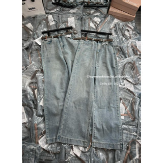 Quần jean ống rộng gấp gấu màu xanh nhạt dành cho nữ