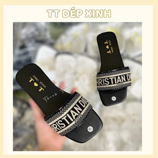 Dép lê nữ quai ngang, quai vải in chữ Di. O sang chảnh nền da nhám đầu vuông