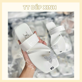 Dép lê xỏ ngón nữ gắn hình bướm đính đá siêu sáng, có quai ngang bản to ở cổ chân