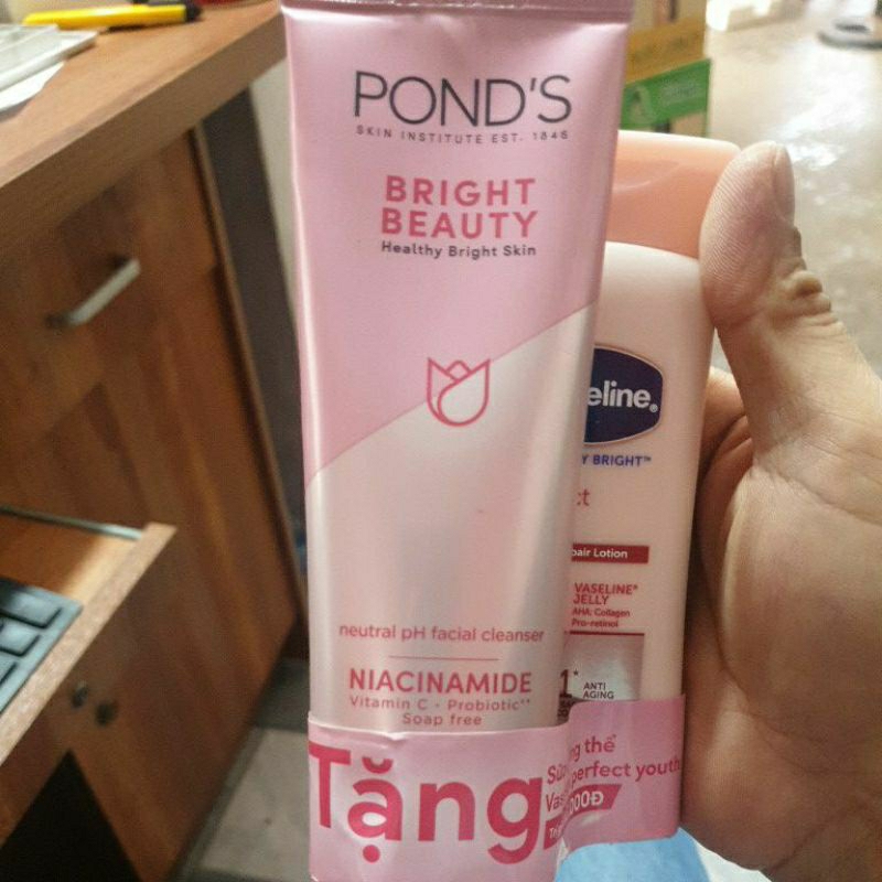 Sữa rửa mặt Pond's 100g