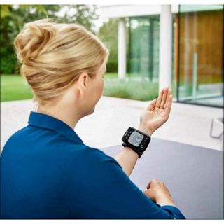 Máy Đo Huyết Áp Cổ Tay OMRON HEM-6232T Bảo Hành 5 Năm