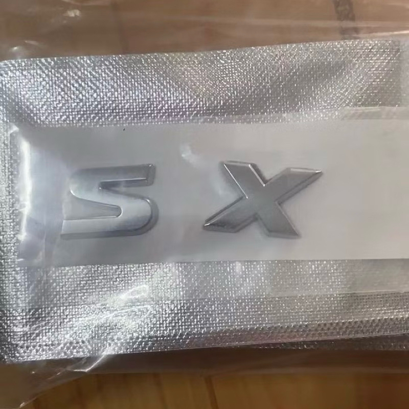 logo chữ DAEWOO dán đuôi xe