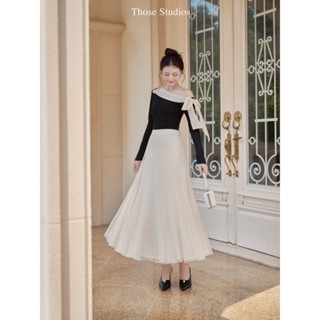 THOSE STUDIOS Set tiểu thư bao gồm  (áo đen lệch vai + chân váy kem) PANSY SET