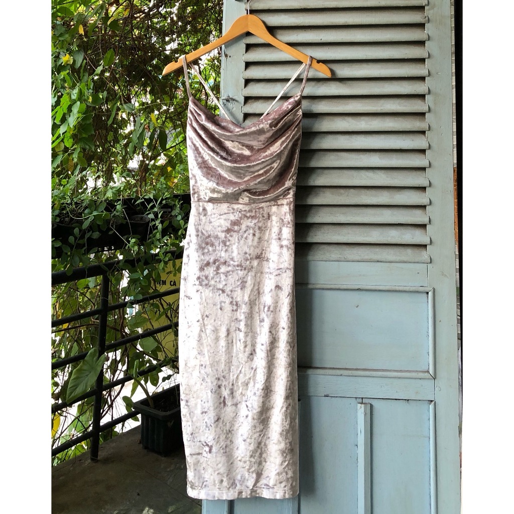 Đầm nhung body new tag cổ đổ hai dây dáng ôm size F