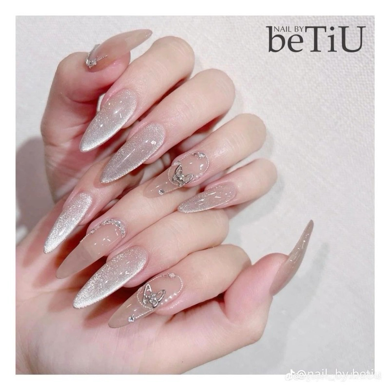Nailbox mắt mèo charm bướm H55