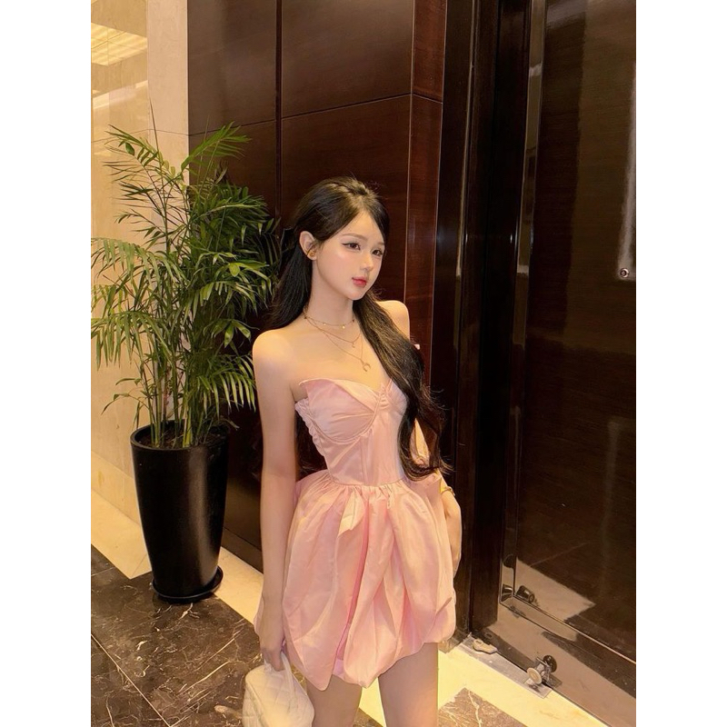 Rose Bud Dress - Bộ cánh lộng lẫy cho những buổi tối đặc biệt bản cover của chiếc váy Rose mặc