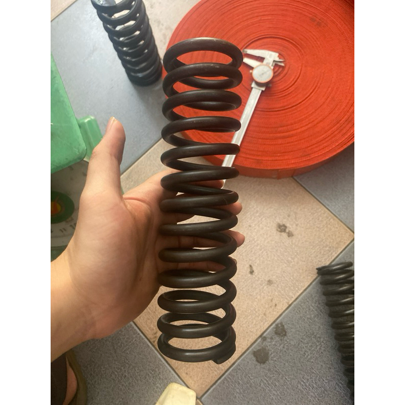 Lò xo nén phi 60mm( ngoài 60mm,sợi 8mm, dài 220mm và dài 240mm)