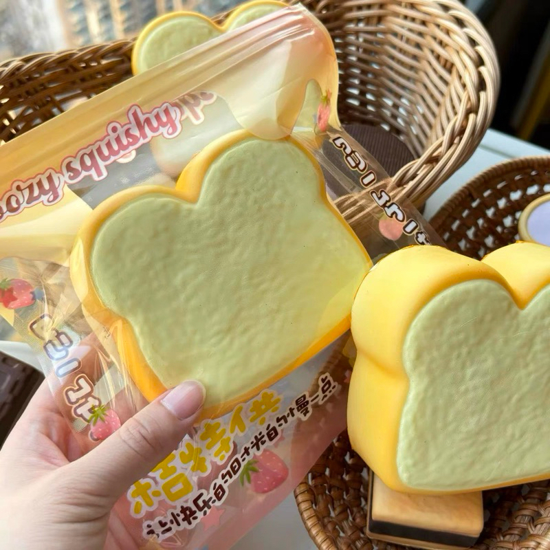 Đồ chơi squishy lát bánh mì kèm bao bì túi zip