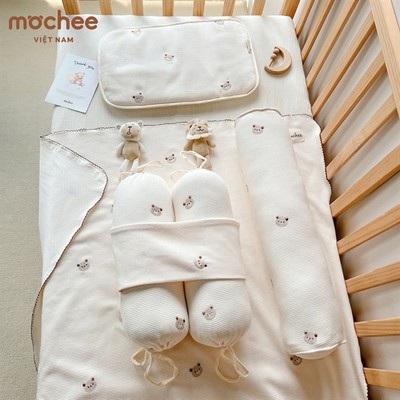 Gối chặn Cotton tổ ong Mochee - gấu thêu - 37*43cm (Cái)