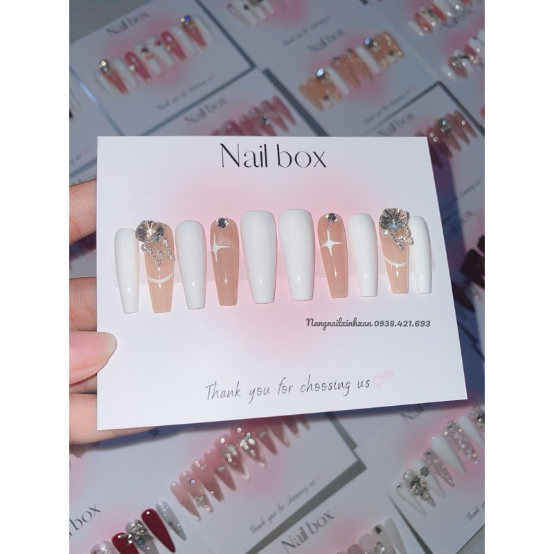 nailbox móng úp đính đá sang chảnh