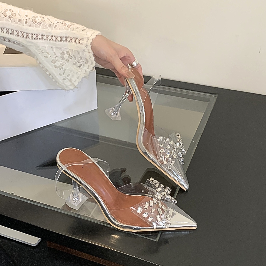 Guốc cao gót quai trong Chị Đẹp Store Mika đính nơ đá, có hậu bít mũi 9 phân, guốc đính đá 7 phân mã