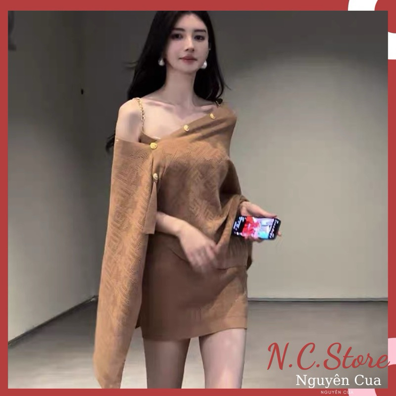 Set Len Đầm 2 Dây Xích Và Áo Khoác Cúc Sắt Lệch Vai Sang Trọng