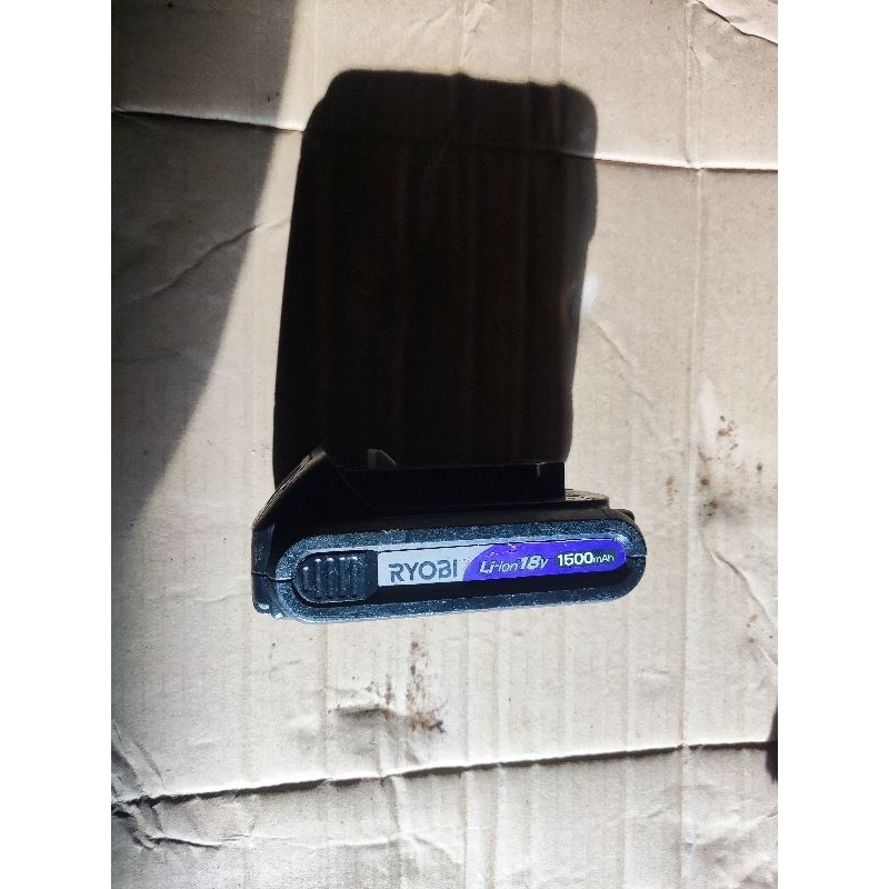 pin ryobi  18v , còn  sử dụng ok , pin ryobi  18v , còn  sử dụng ok , pin ryobi  18v , còn  sử dụng 