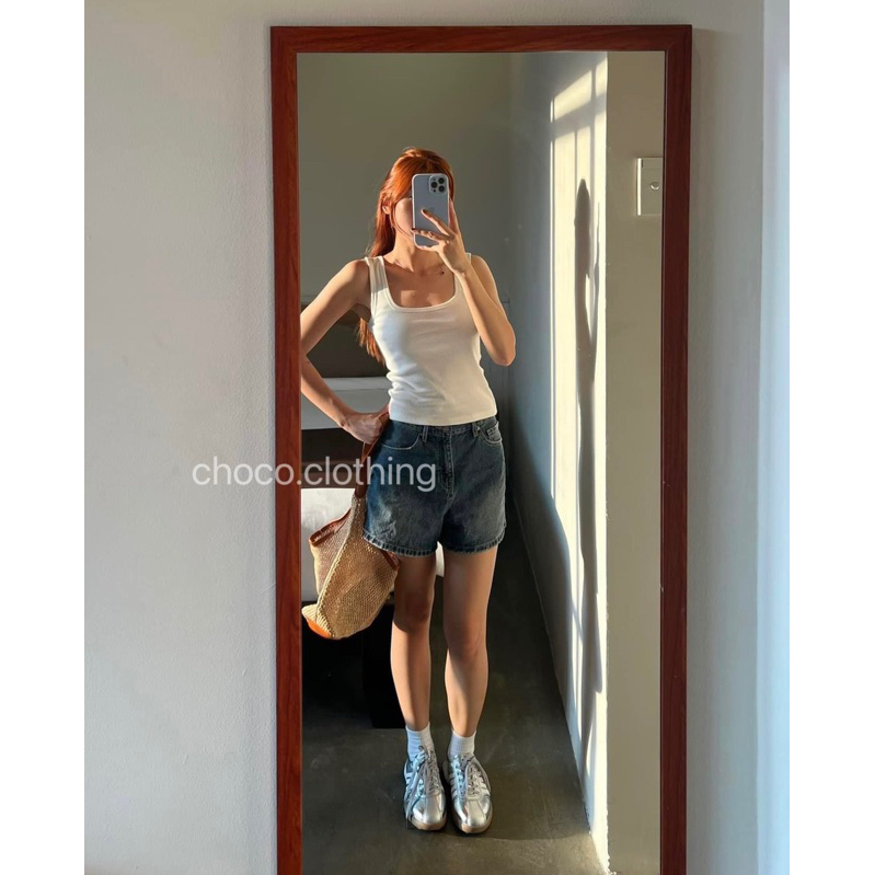 Áo thun không tay cổ U dáng dài basic, chất thun gân co giãn ôm body. | BigBuy360 - bigbuy360.vn