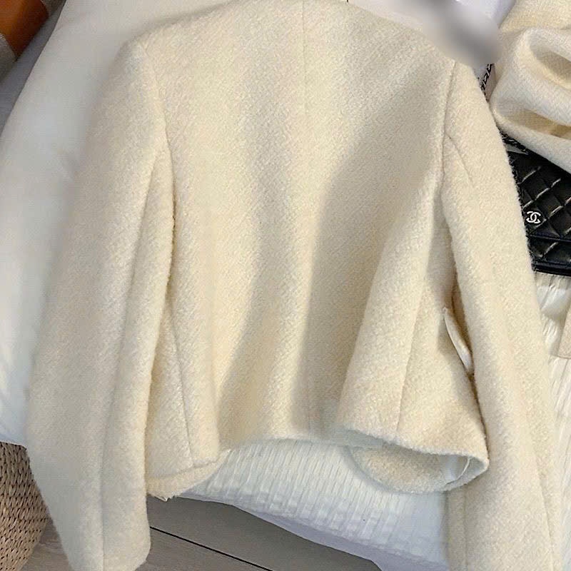 [SẴN] Áo khoác dạ dáng ngắn màu trắng kem đính cúc phong cách Hàn Quốc sang chảnh - 301 | BigBuy360 - bigbuy360.vn