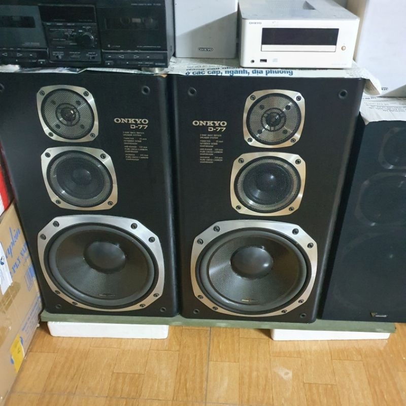 LOA ONKYO D77