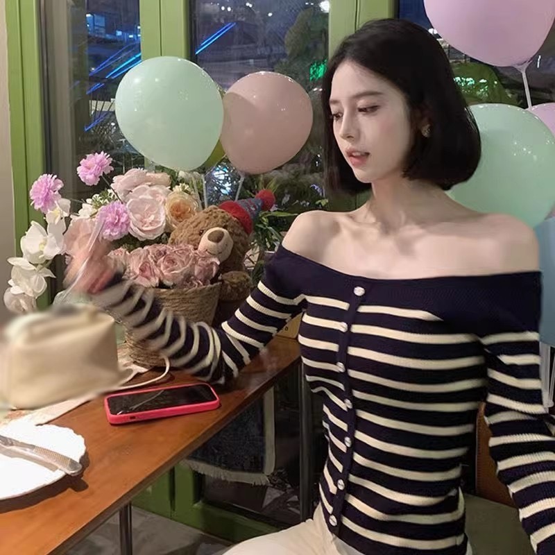 Áo Len Dệt Kim, Áo Len Trễ Vai Lệch Dáng Ôm Body Phối Hàng Khuy Cài Kẻ Sọc Ngang Dài Tay Phong Cách Hàn Quốc Shopquacam | BigBuy360 - bigbuy360.vn