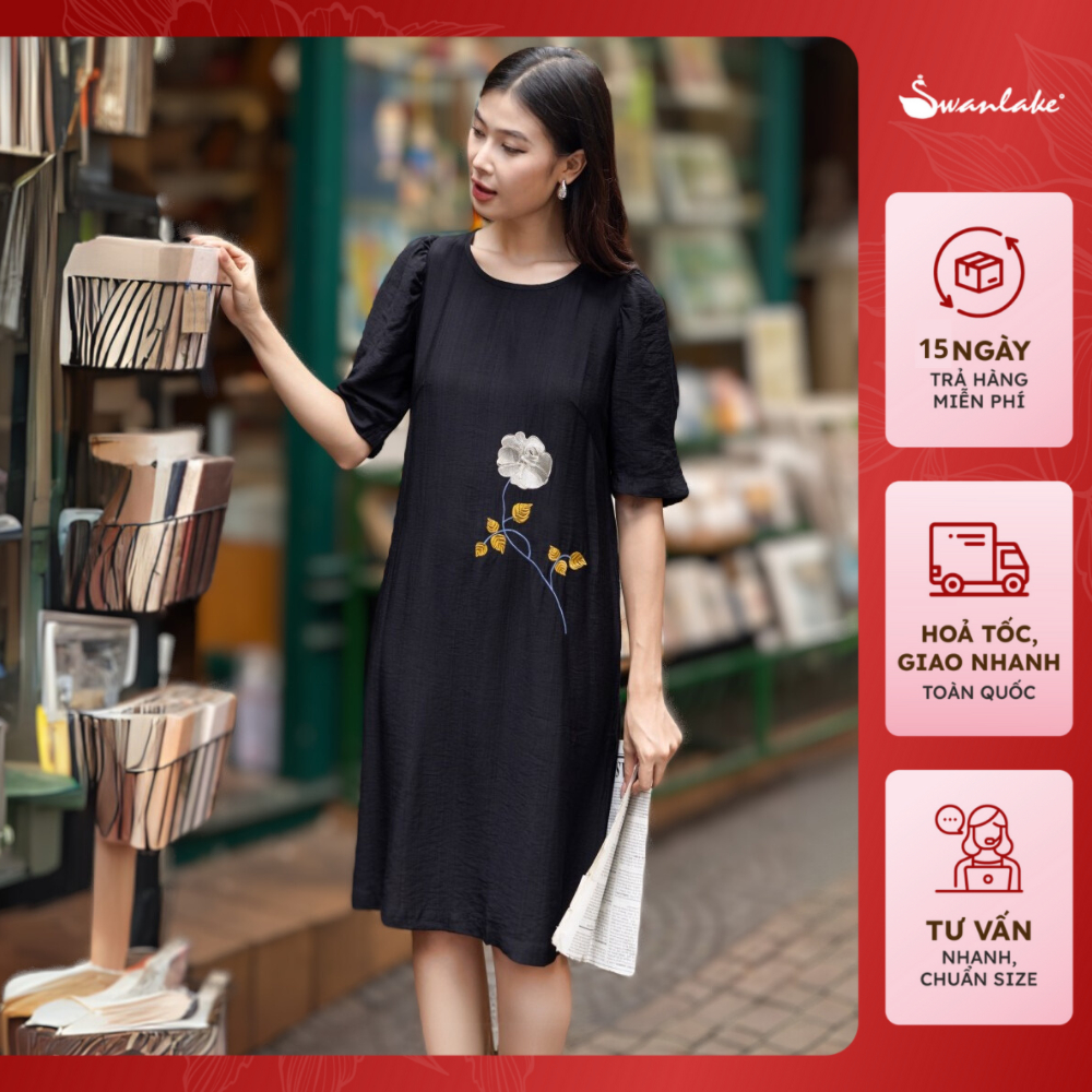 SWANLAKE | Váy Đầm Suông Vải Lụa Hàn Thêu Hoa Cổ Tròn Tay Bí Lỡ Nẹp Nút Có Túi Công Sở - D11706