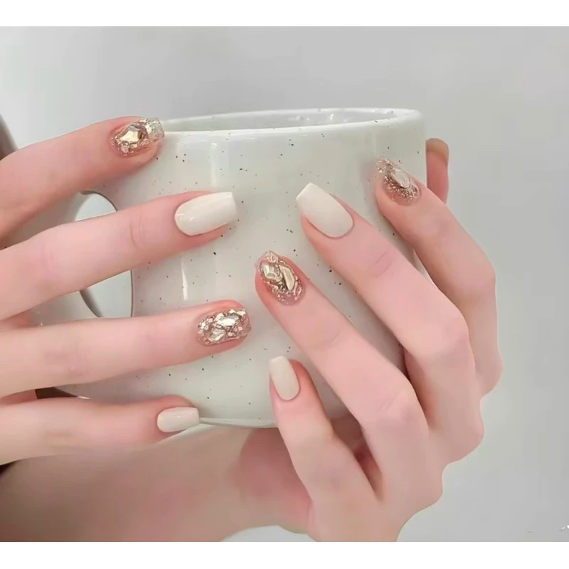 nail box vuông ngắn trắng sữa, đen,nâu cafe mix nhũ đính đá (89)