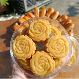 Bánh Đậu Xanh Nhân Sầu Riêng, Khoai Môn, Mochi, Lá Dứa nhân Dừa hộp 240g