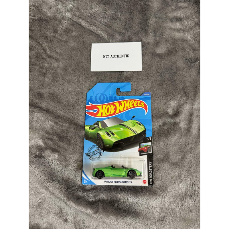 Xe Hot Wheels 17 PAGANI HUAYRA ROADSTER Xanh Lá