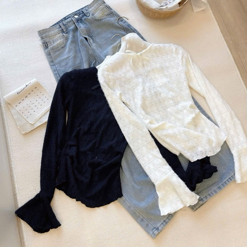 Áo len mỏng thắt nơ cổ dài tay loe hoạ tiết chấm bi | BigBuy360 - bigbuy360.vn