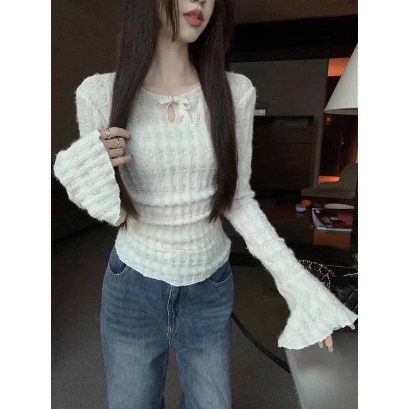 (Hàng đẹp có sẵn) Áo thun dài tay cổ tròn đính nơ thiết kế Tay loe điệu đà Kumikumi | BigBuy360 - bigbuy360.vn