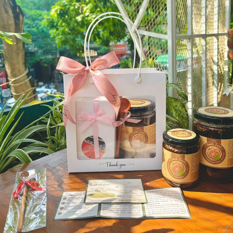 (HỎA TỐC) Set Quà Chanh Sành kèm Khăn Lụa,Thìa Gỗ và Thiệp Xinh Xắn (Quà 20/11, Quà 20/10, Quà 8/3, Quà tết)