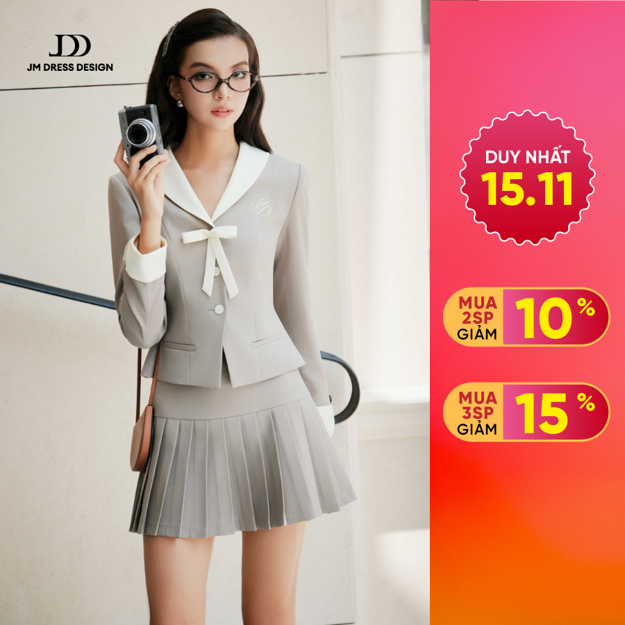 Set đồ áo blazer phối cổ sen dáng ôm 5B08.2408K, chân váy họa tiết xếp ly, thắt đai a 4S28.2408K thiết kế bởi JM Dress