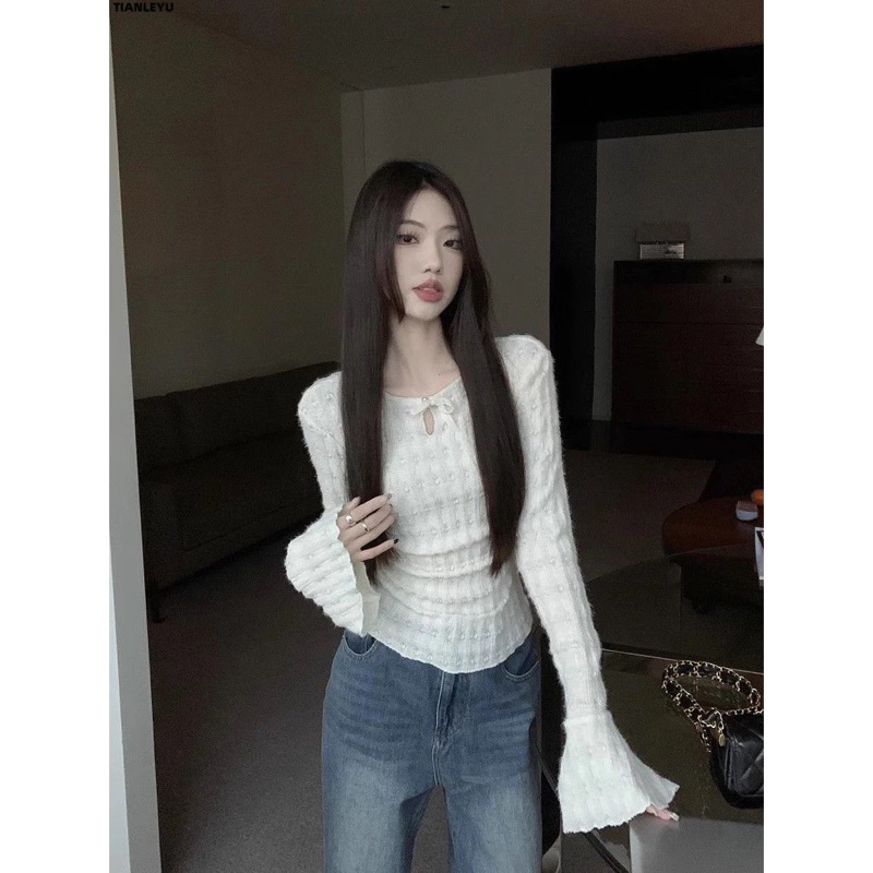 (Hàng đẹp có sẵn) Áo thun dài tay cổ tròn đính nơ thiết kế Tay loe điệu đà Kumikumi | BigBuy360 - bigbuy360.vn