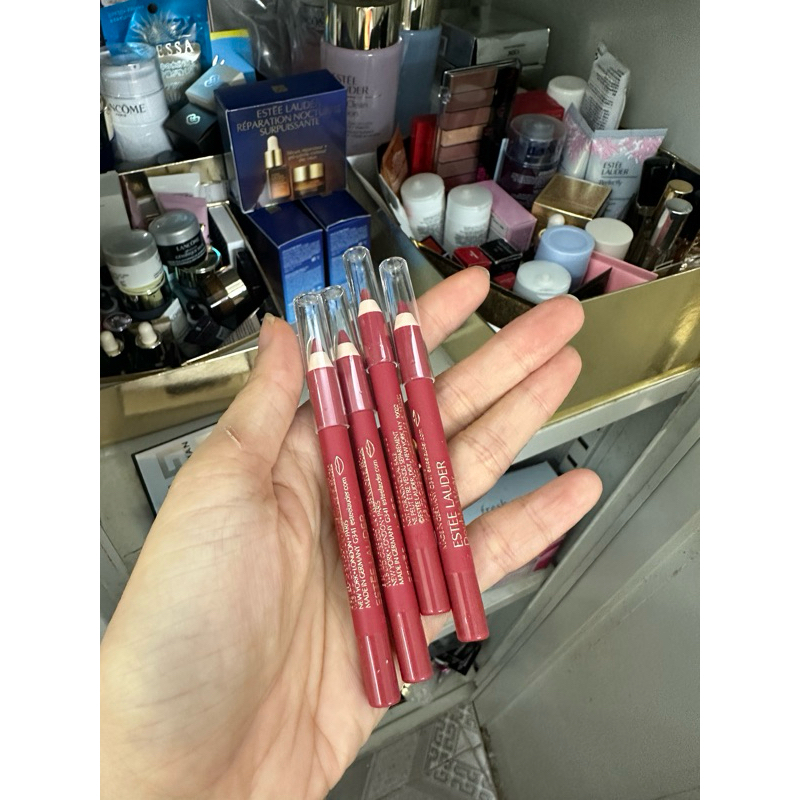 chì môi Estee Lauder
