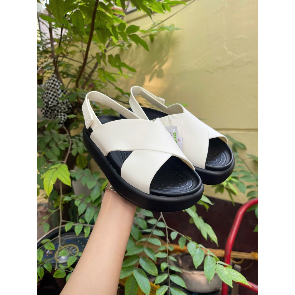 CrocsFanClub – Pb337 - sandal cross brooklyn luxe cho nữ, siêu nhẹ, model cho tết 2025, sadal đế bằn