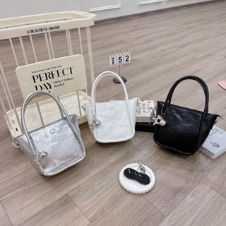 TT272 Túi đeo chéo cầm tay quai xách mềm da trơn tặng kèm móc charm, Túi dáng vuông nhỏ gọn đựng nhiều đồ thoải mái