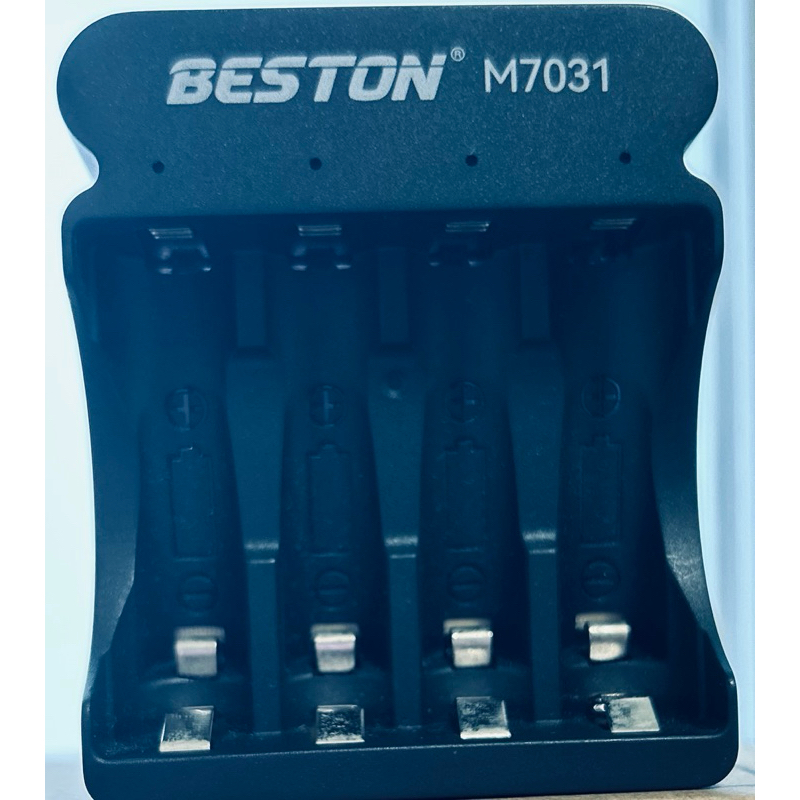 Bộ sạc nhanh tự ngắt M7031 - Bộ sạc cho pin sạc Li-ion AA/AAA 1.5V Chính hãng Beston